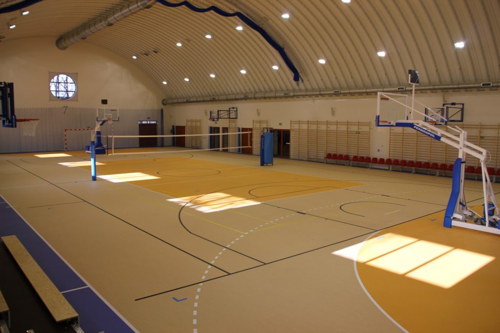 Hala sportowa w Nowym Żmigrodzie
